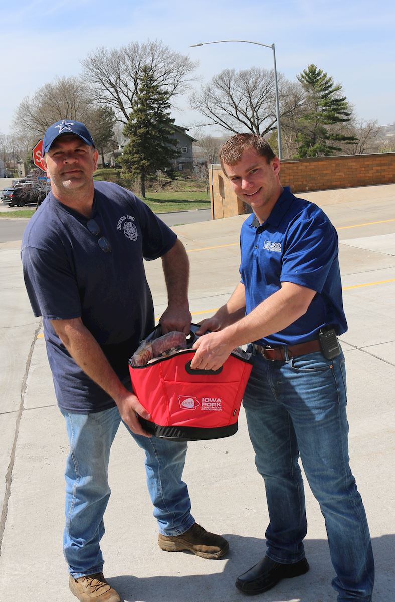 AMVC growers deliver pork to fire department 