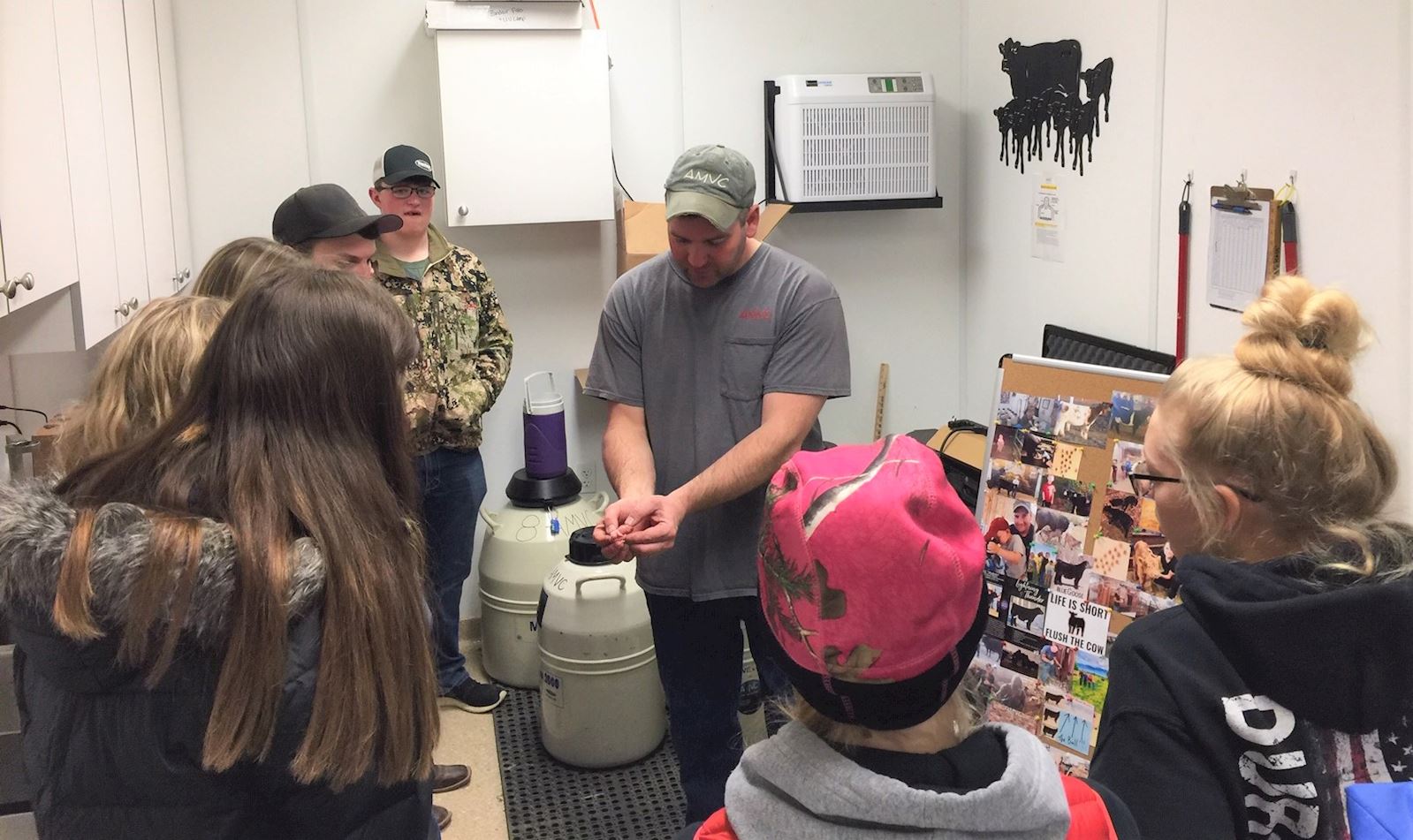 AMVC vet teaches students about reproduction 